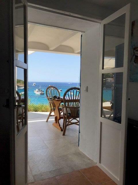 Apartamento Hébergement front de mer Sant Elm Exterior foto